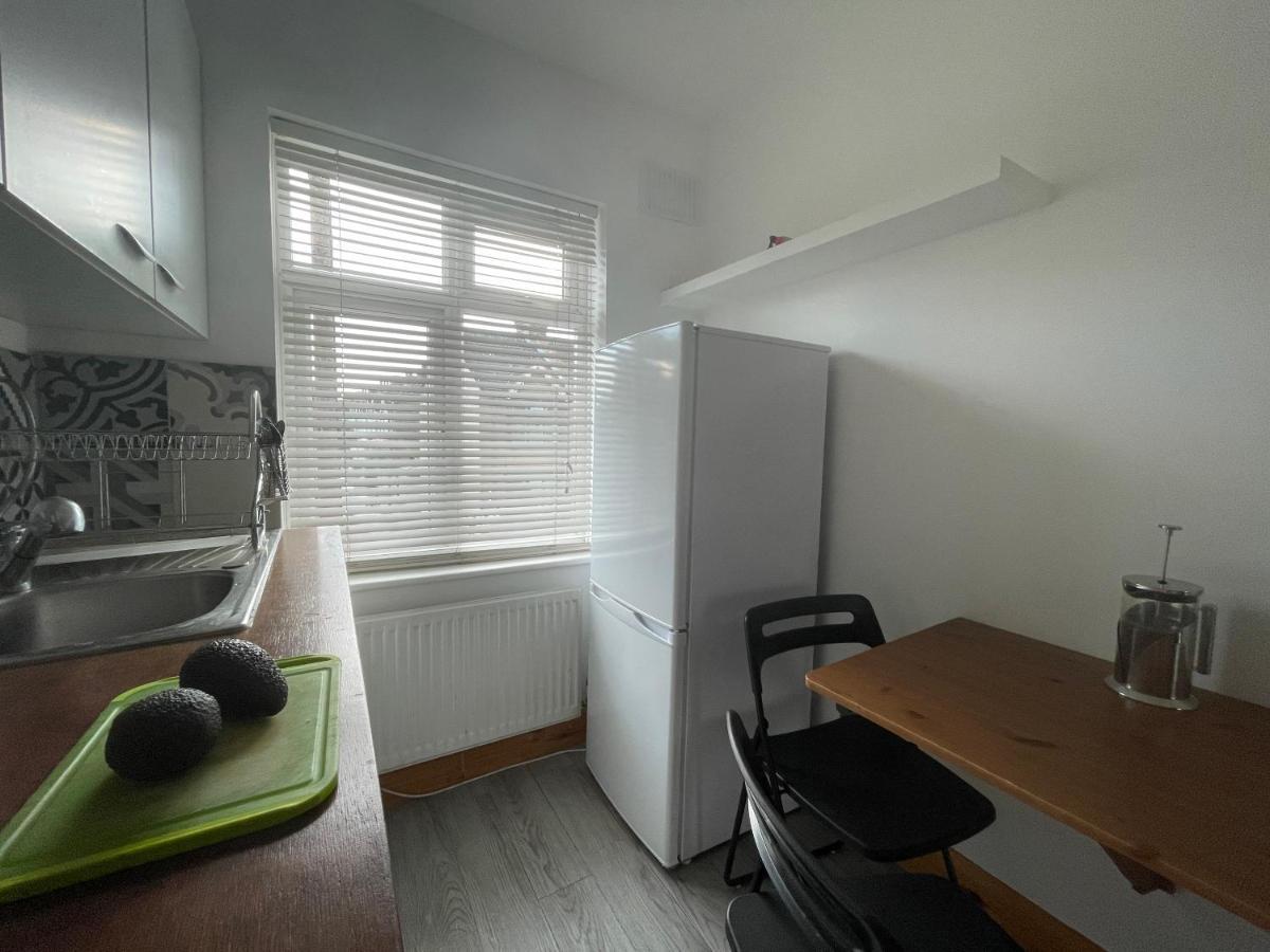 Entire House Floor Perfect For Couples & Freelancers - Available For Single Too Hotel London Exterior photo