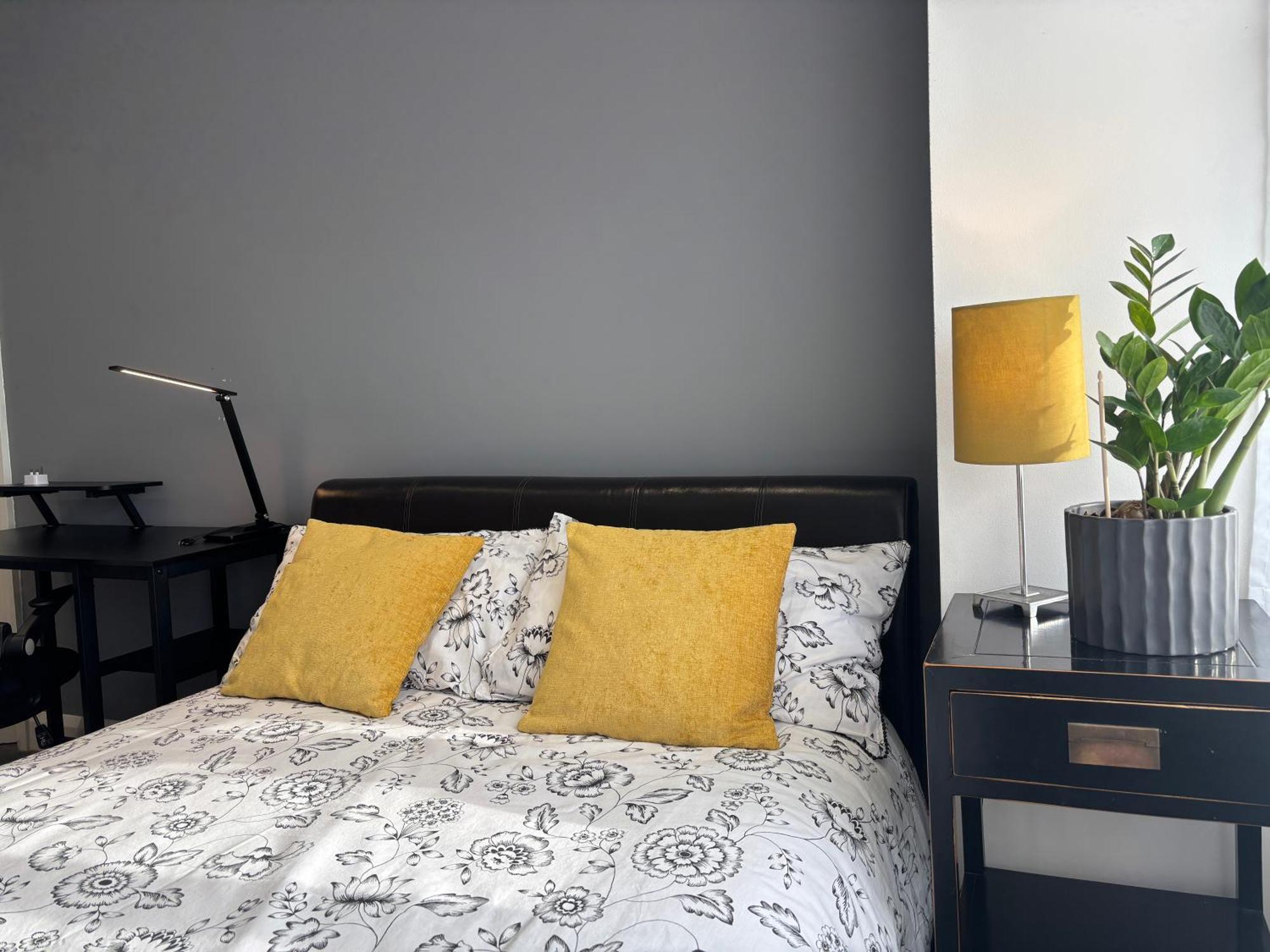 Entire House Floor Perfect For Couples & Freelancers - Available For Single Too Hotel London Exterior photo
