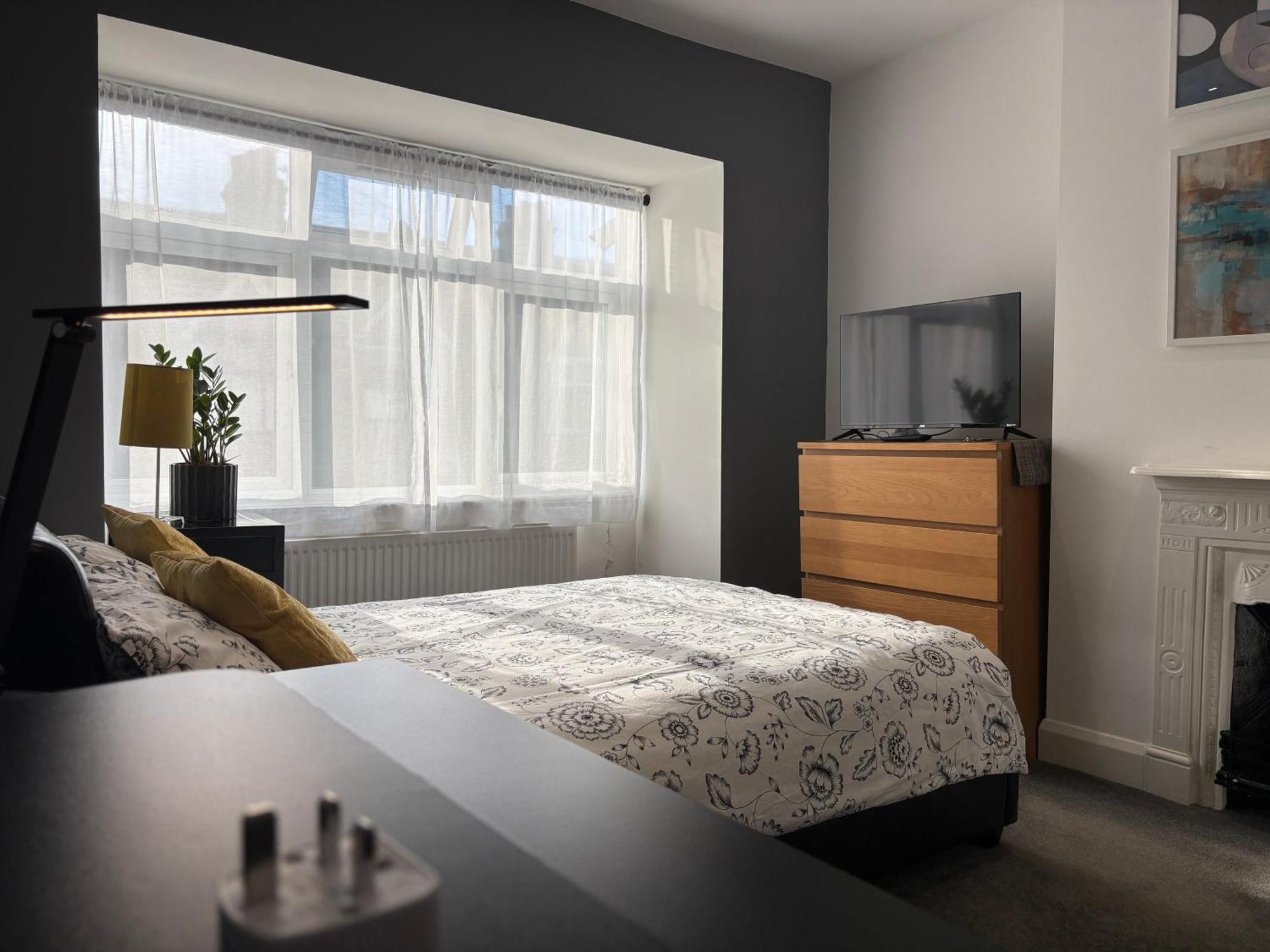 Entire House Floor Perfect For Couples & Freelancers - Available For Single Too Hotel London Exterior photo